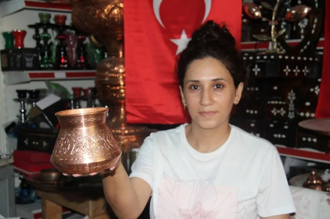 “Erkek İşi” Denilen Bakırcılıkta 10 Yıldır Ustalık Yapan Kadınlar: Sibel Bakırcı ve Seda Çetin