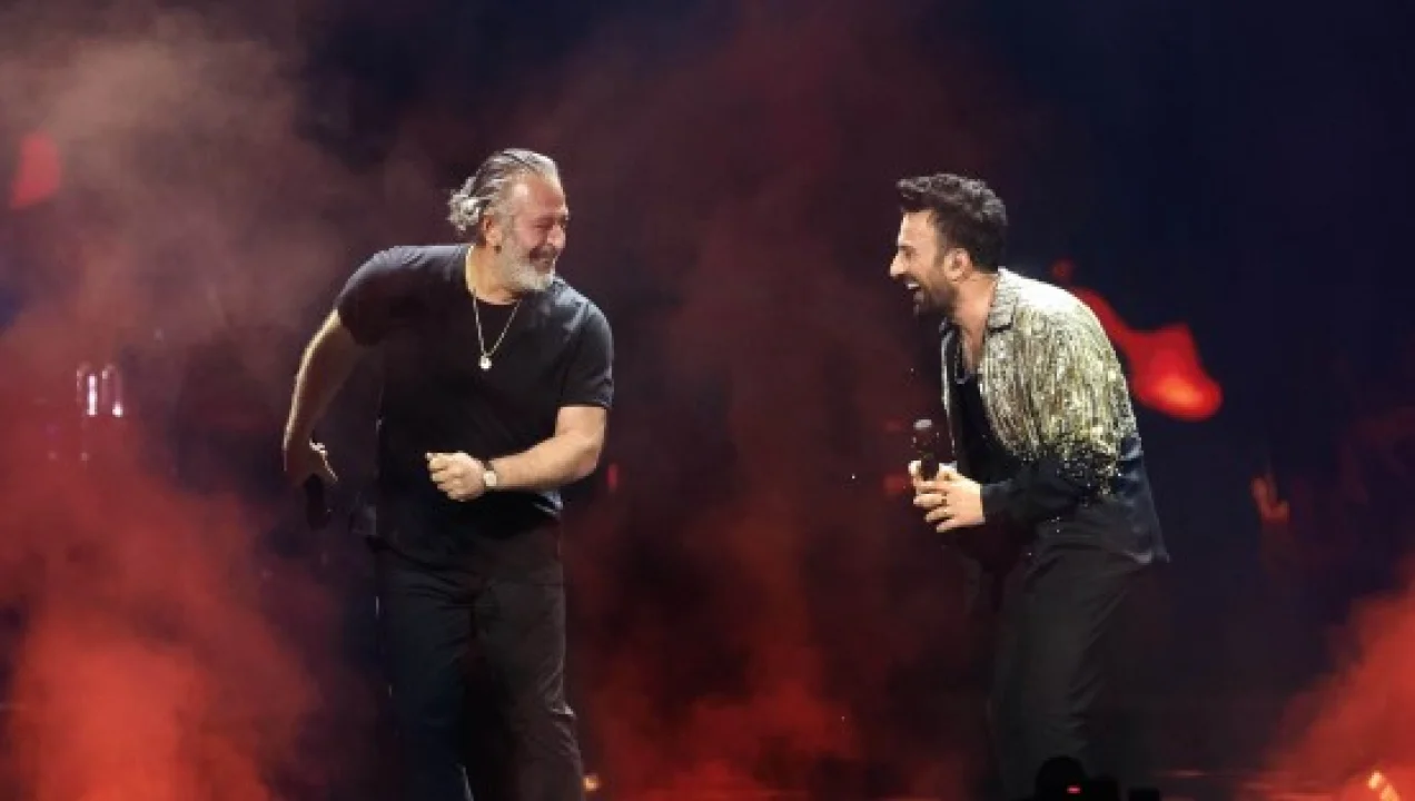 Tarkan Konserinde Cem Yılmaz'la Birlikte Muhteşem Şarkılar Söyledi