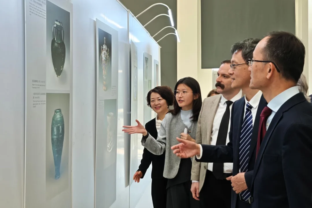 Türkiye-Çin Diplomatik İlişkilerinin 55. Yılı Sergisi Maltepe'de Açıldı