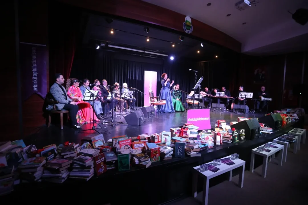 İnegöl’de Edebiyat ve Müzik Konserinden 3 Bin Kitap Bağışı