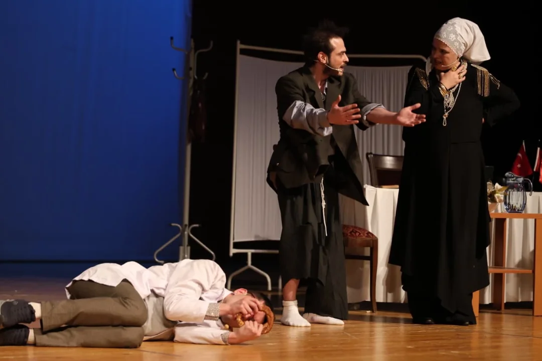 Osmangazi’de “Taksiratlı Şekibe” İzleyicilerle Buluştu