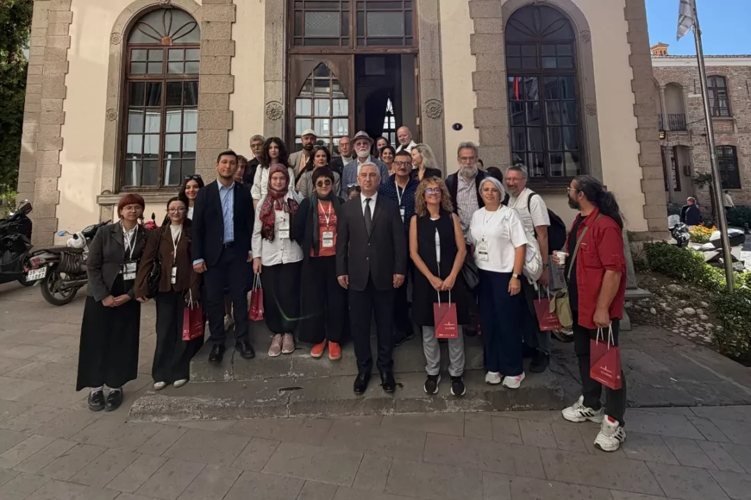İzmir'de Uluslararası Edebiyat Festivali Sanatseverlerle Buluştu